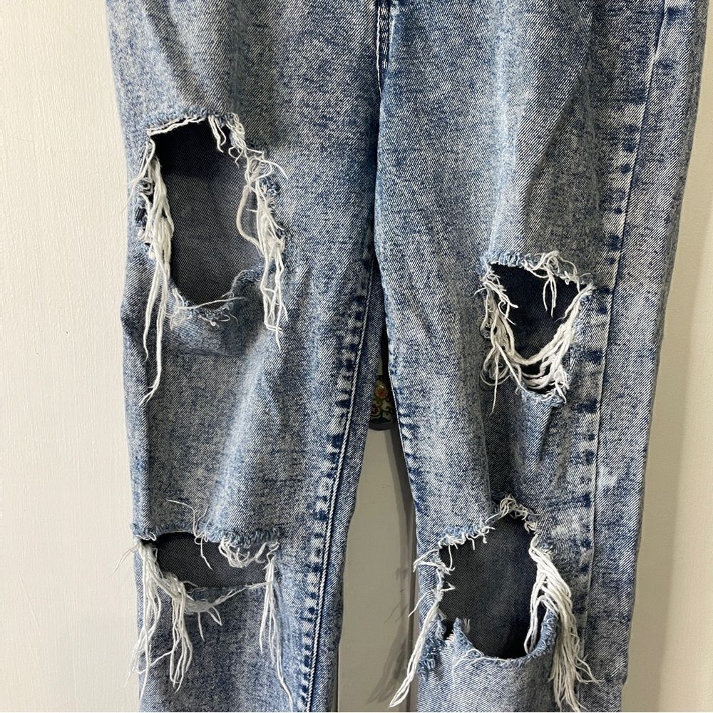 SO Acid Wash High Rise‎ Mom Jeans, Size 7/28W - Picture 6 of 9